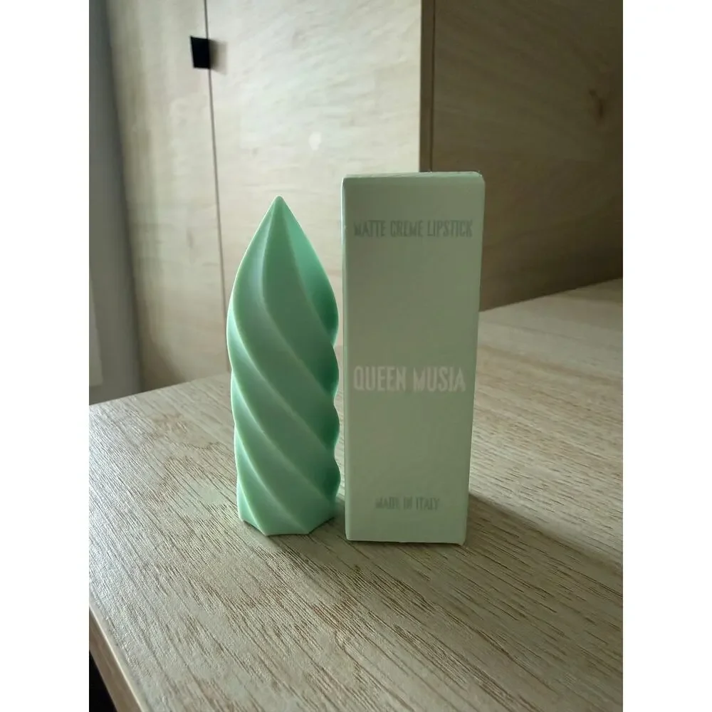 $32 Queen Musia Molly Bloom Matte Crème Lipstick 90s Nude 0.14 oz New